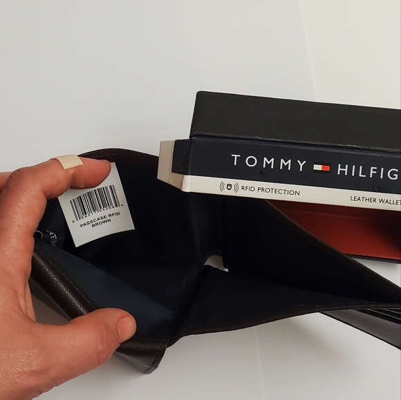 New Tommy Hilfiger brown mens wallet - Picture 7 of 7